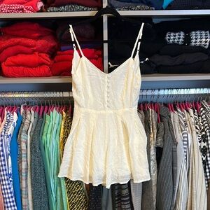 Onetheland ivory sleeveless back zipper closure v back romper size S NWT